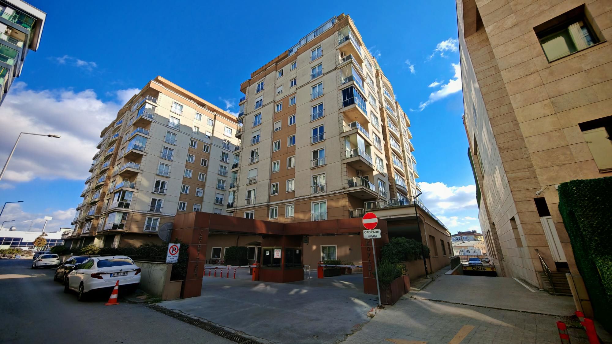 TAŞDELEN CORNER TOWN SİTESİNDE TERASLI 35M2  VE 2+1 SATILIK DAİRE