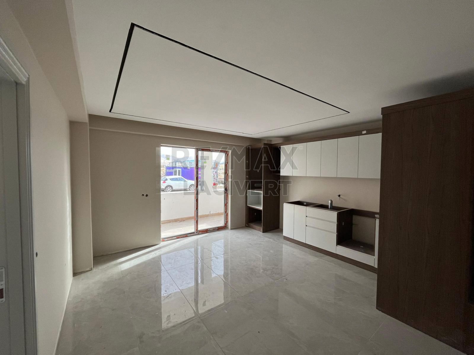 RE/MAX LACİVERT'TEN DADAŞKENT'TE SATILIK LÜKS 1+1 DAİRE