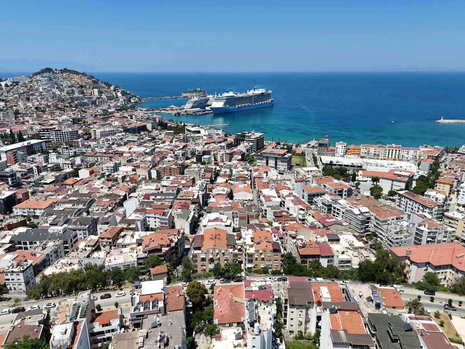 KUŞADASI SAHILE 500 MT FULL DENIZ MANZARALI 3+1 ÇATI DUBLEKS – 60 M² TERASLI,DOĞALGAZLI