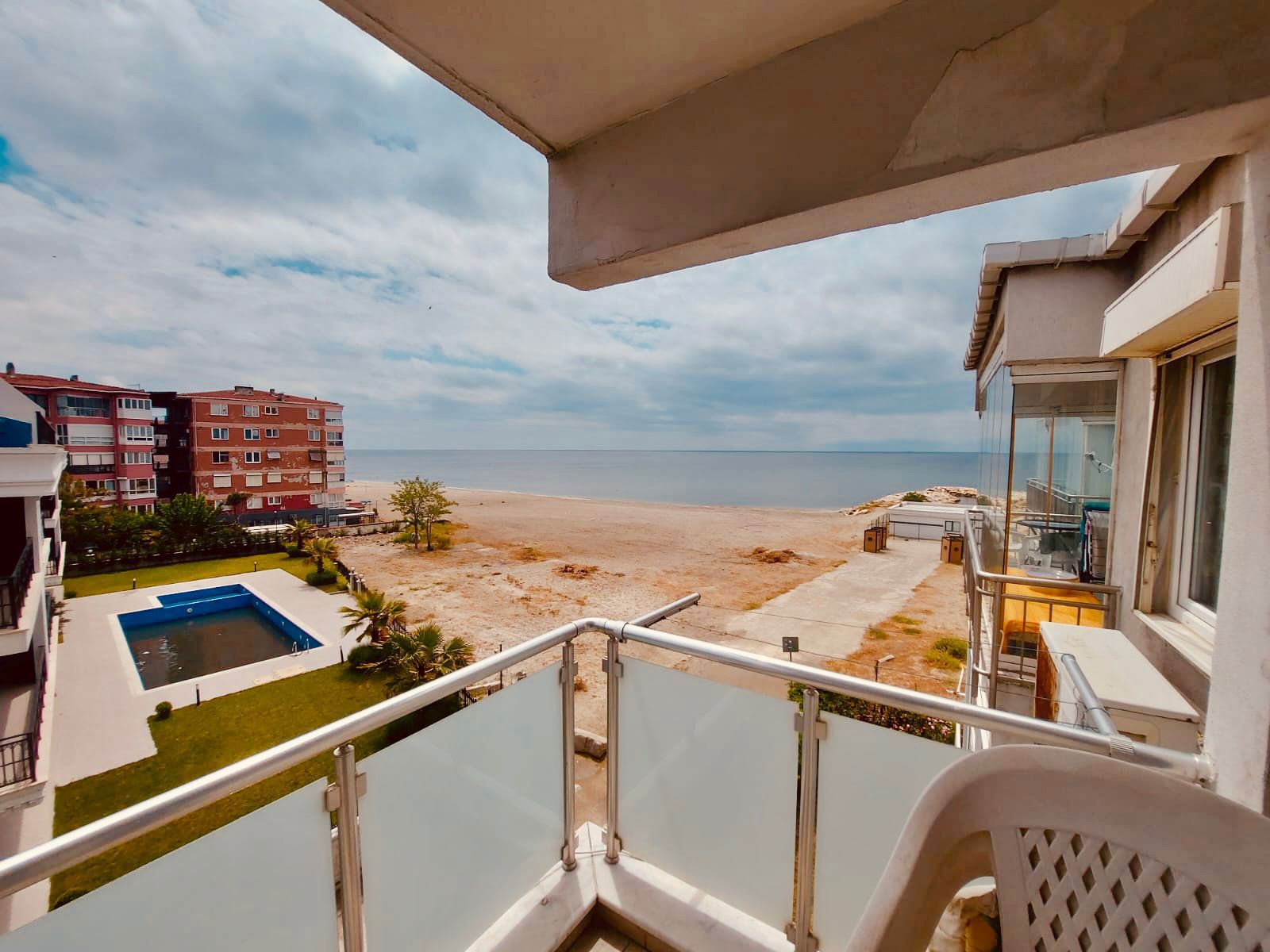 KUMBURGAZ SİTE 24 SATILIK 2+1 DENİZ MANZARALI DAİRE