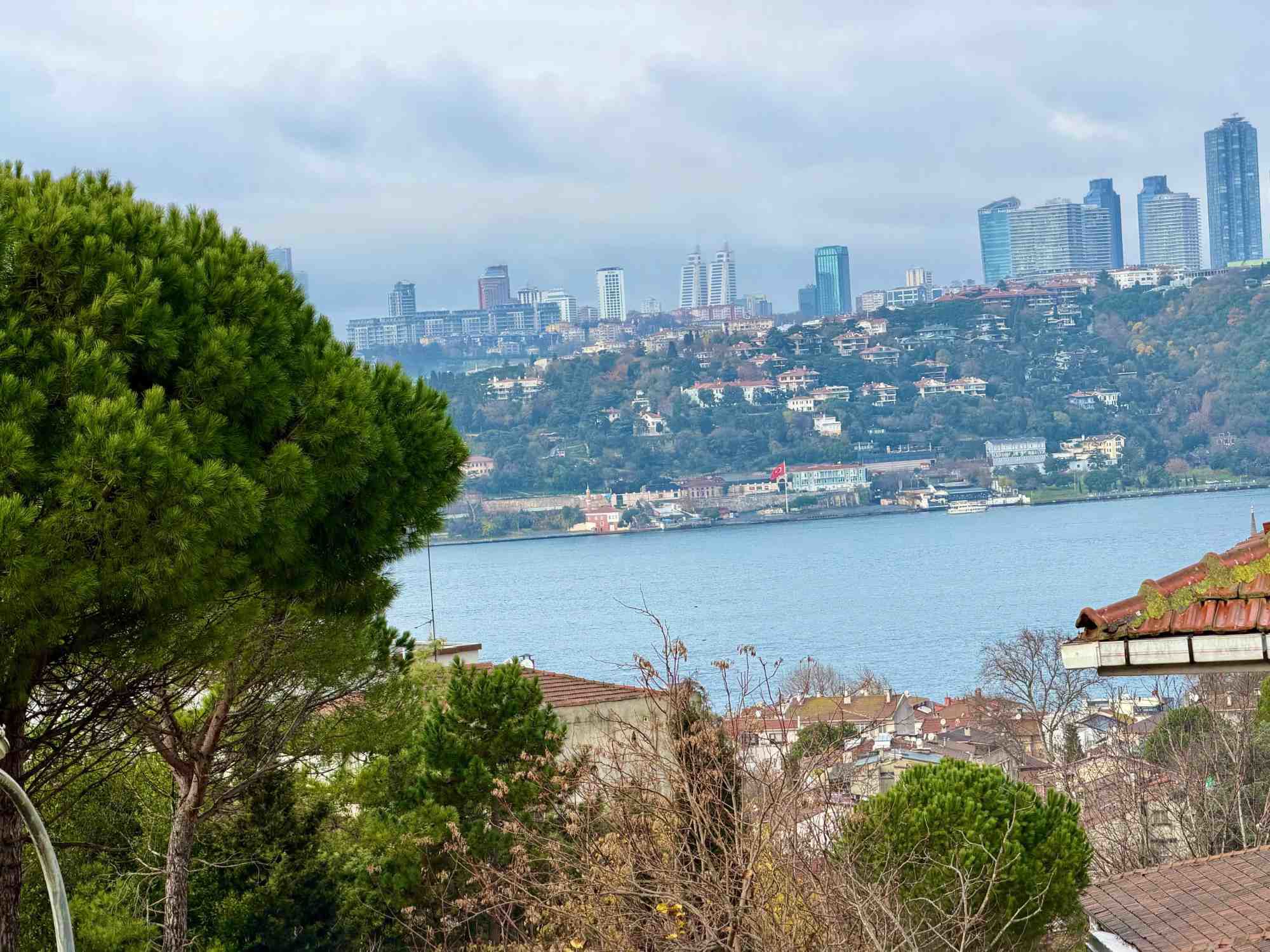BEYLERBEYİ 'NDE BOĞAZ’A HÂKİM EMSALSİZ 3+1 SATILIK DAİRE