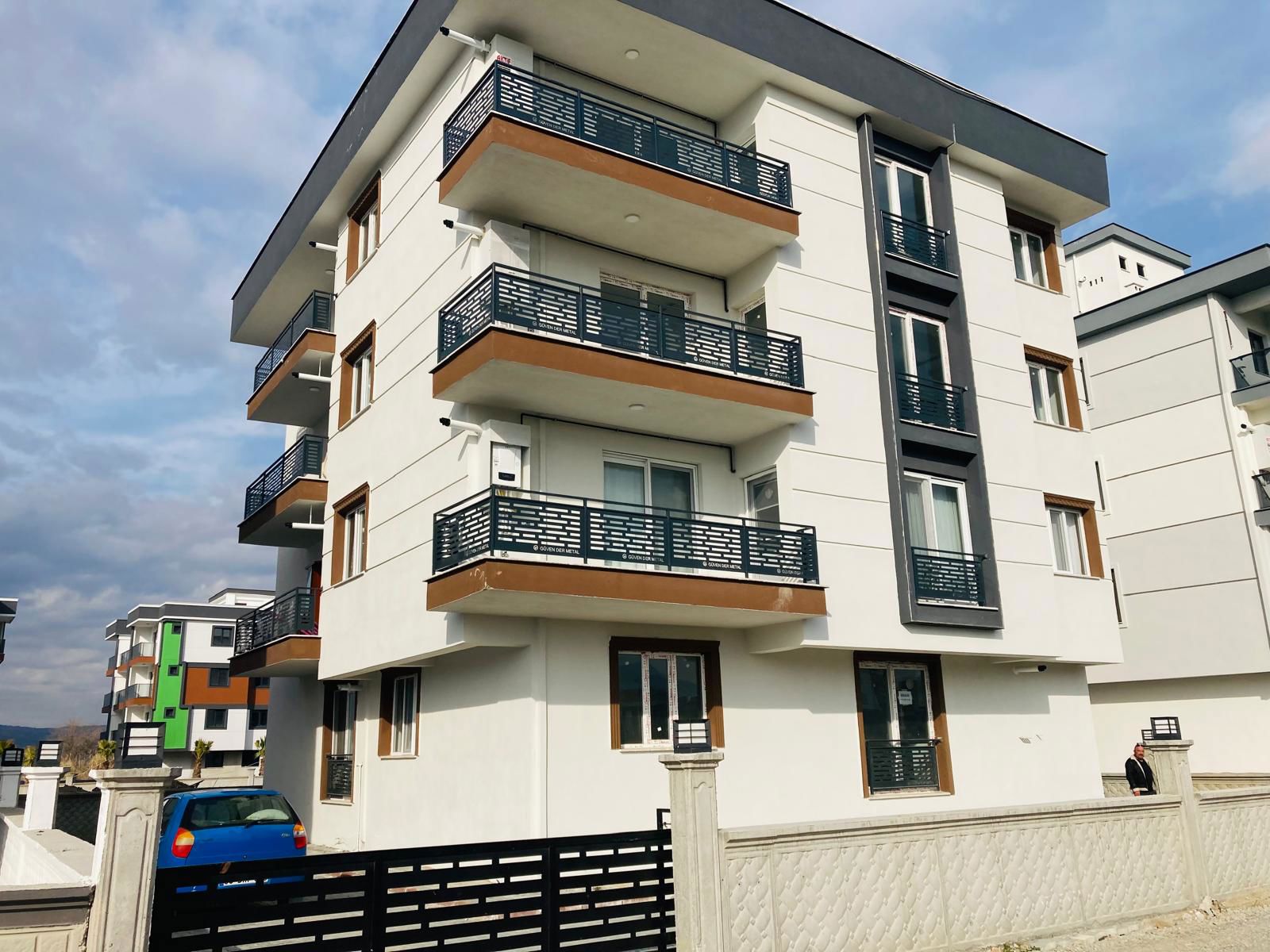 MURADIYE'DE DOĞALGAZ YERDEN ISITMALI YENI EŞYALI SATILIK DAIRE