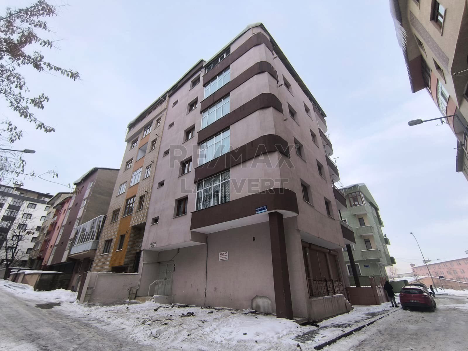 RE/MAX LACİVERT'TEN KÖŞK MAHALLESİ'NDE KİRALIK 3+1 DAİRE