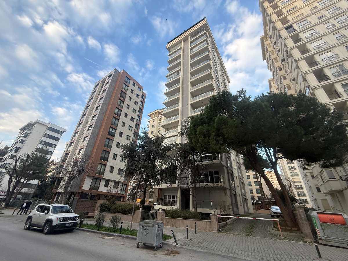 ERENKÖY MERKEZI LOKASYON KISMI DENIZ MANZARALI KIRALIK 3+1