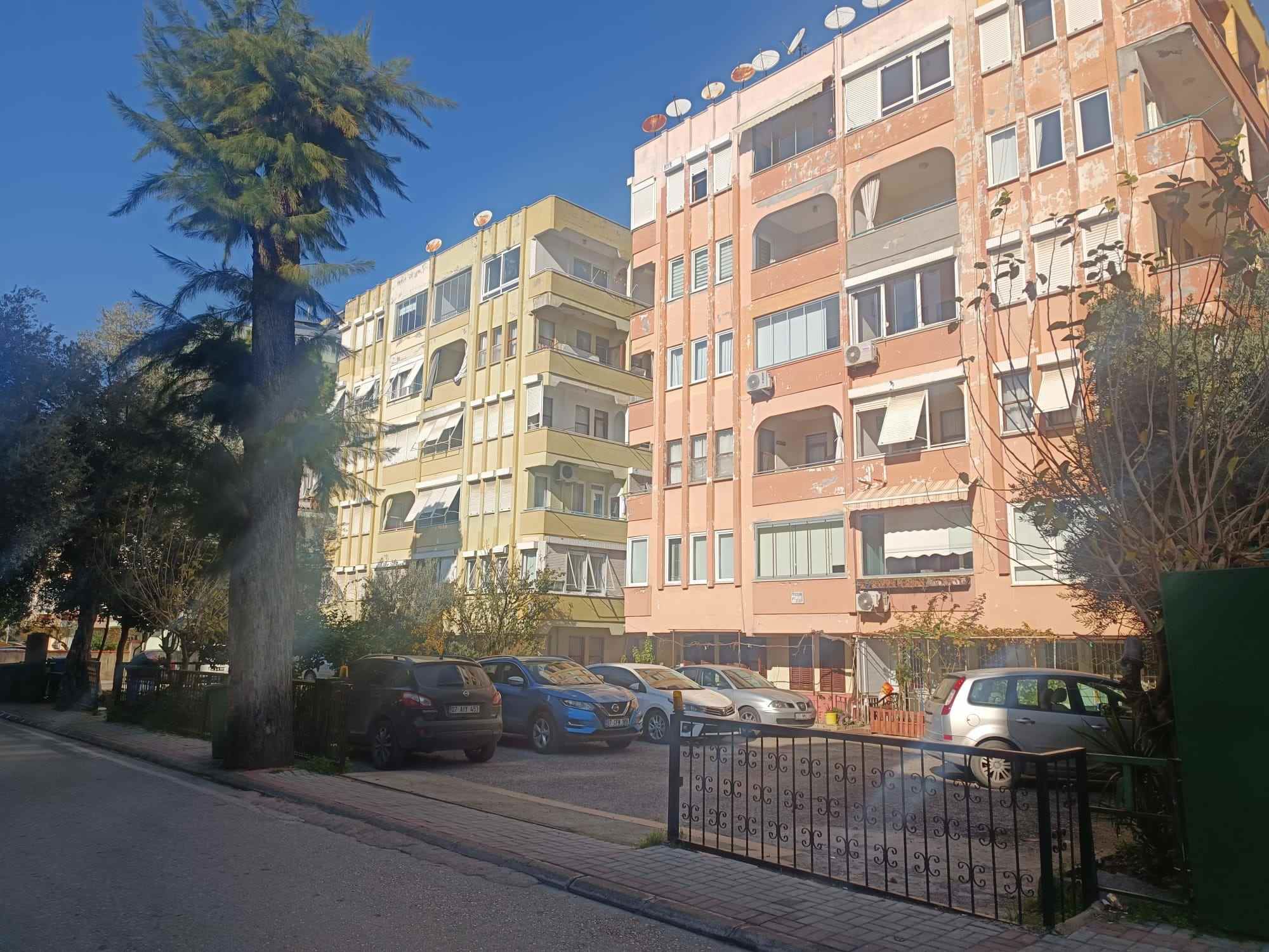 DENİZE İKİNCİ PARSEL 3+1 SATILIK GENİŞ DAİRE-SECOND PARCEL FROM THE SEA: LARGE FLAT FOR SALE