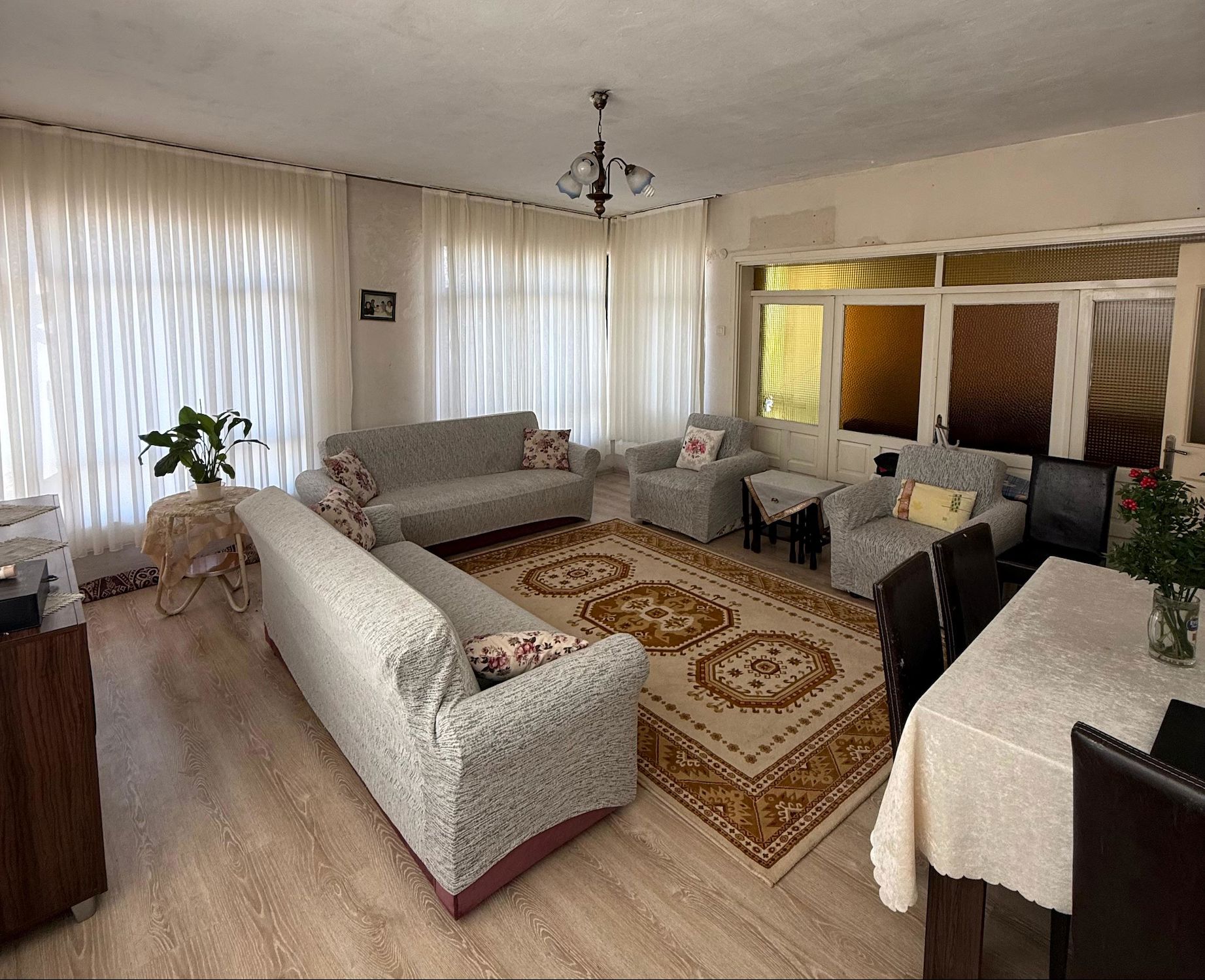 AYDIN CADDESİ ÜZERİ KÖŞE KONUMLU DAİRE