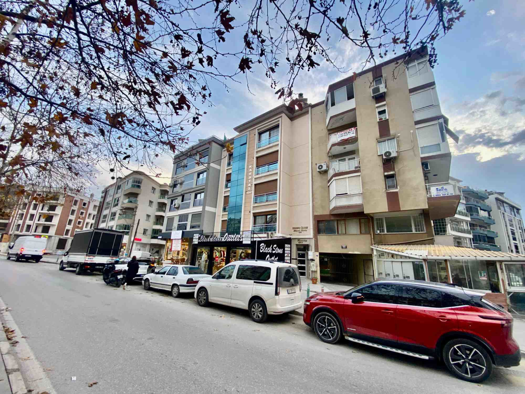 SAYGINNERGIZ TEAM - ŞEMIKLER CADDE ÜZERI SATILIK 2+1 KÖŞE DAIRE