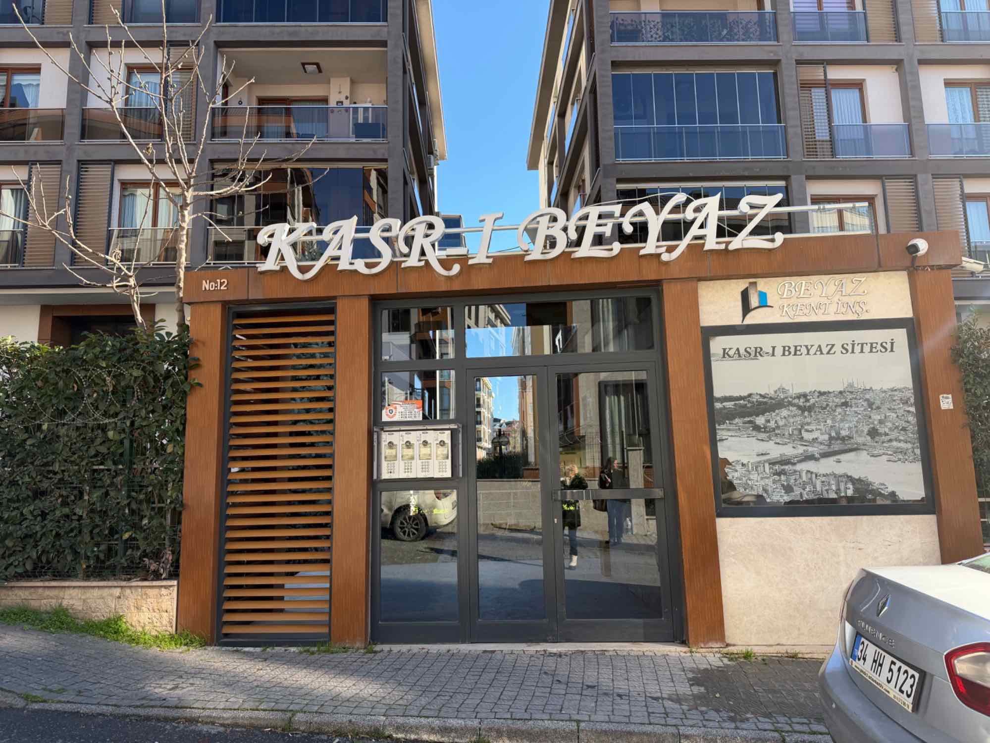 RE/MAX GELİŞİM'DEN ADNAN KAHVECİ KASR-I BEYAZ EVLERİ 5+2 DUBLEKS DENİZ MANZARALI SATILIK DAİRE