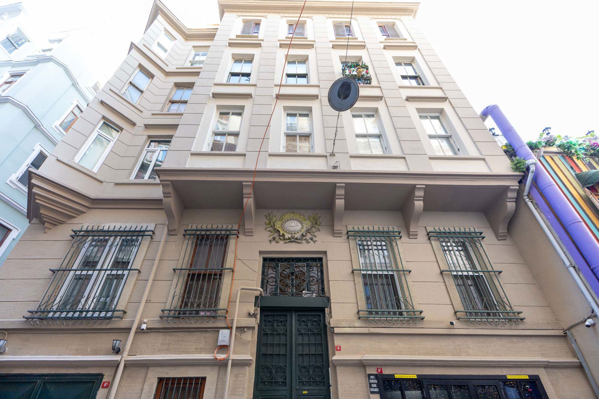 GALATA'NIN KALBİ, TARİHİ BİNADA ÖZEL MİMARİ TASARIMLI EŞYALI 2+1