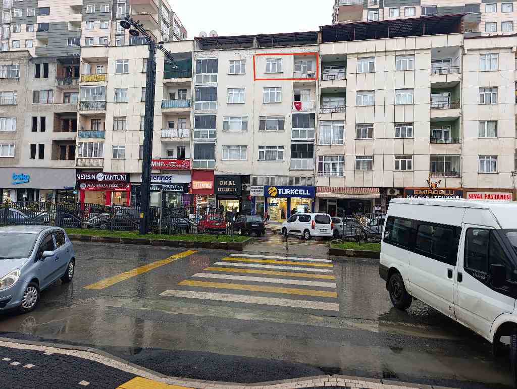 YOMRA BELEDİYESİ KARŞISI CADDE ÜSTÜ AZ MASRAFLI GENİŞ 2+1
