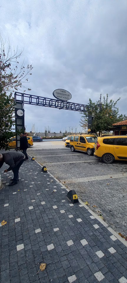 KUŞADASI SAHİLE ADIM MESAFESİNDE, YENİ AVM KARŞISI FIRSAT DAİRE!