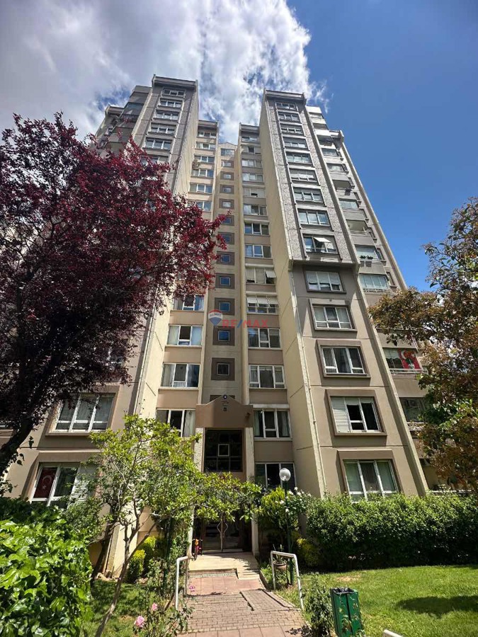 ATAŞEHIRIN MERKEZINDE GARDENYA-2 SITESINDE SATILIK 3+1 DAIRE