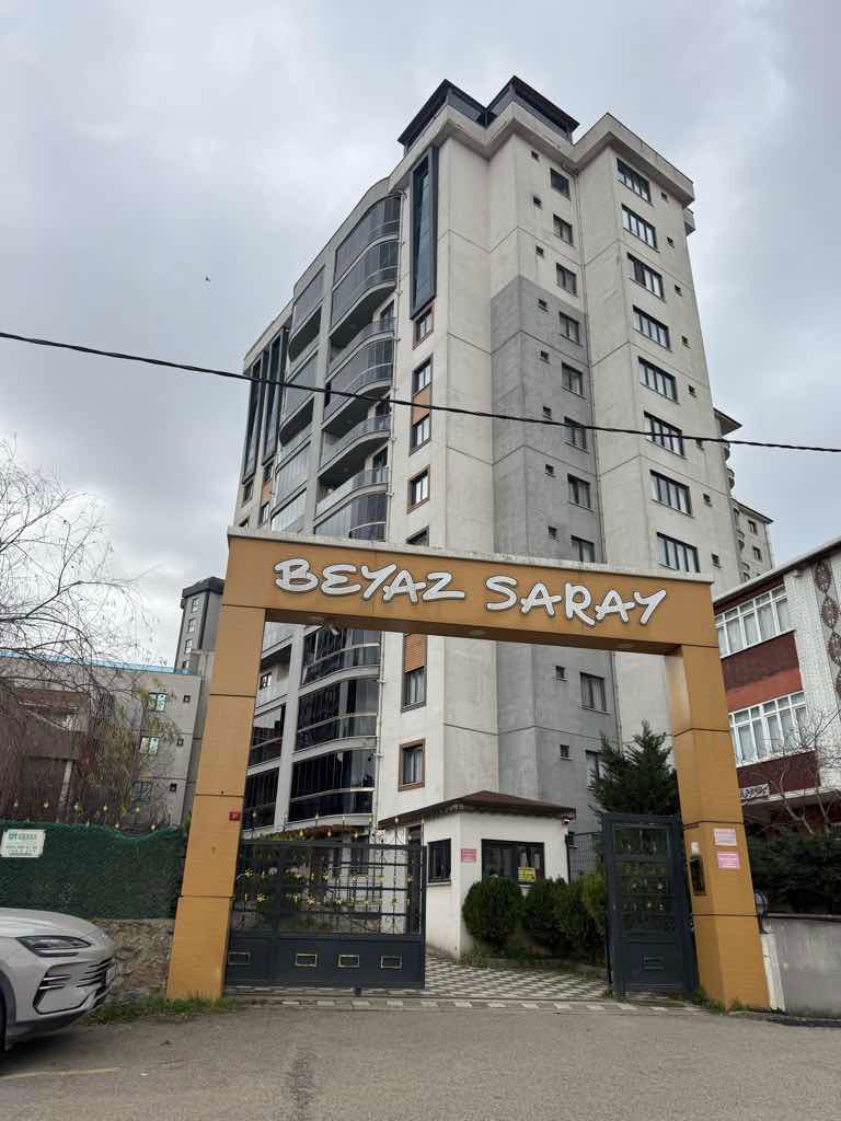 AYDINLIDA BUTİK SİTEDE HAVAALANI MANZARALI 2+1 SATILIK DAİRE