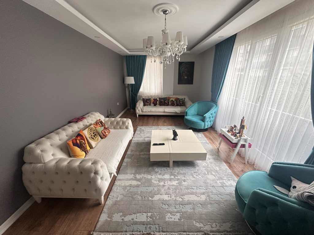 BEYLİKDÜZÜ KAVAKLI'DA FERAH 3+1 SATILIK DAİRE