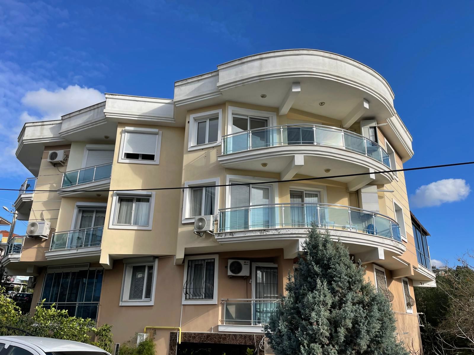 ÇİĞLİ SATILIK 3+1 FERAH VE AYDINLIK DAIRE