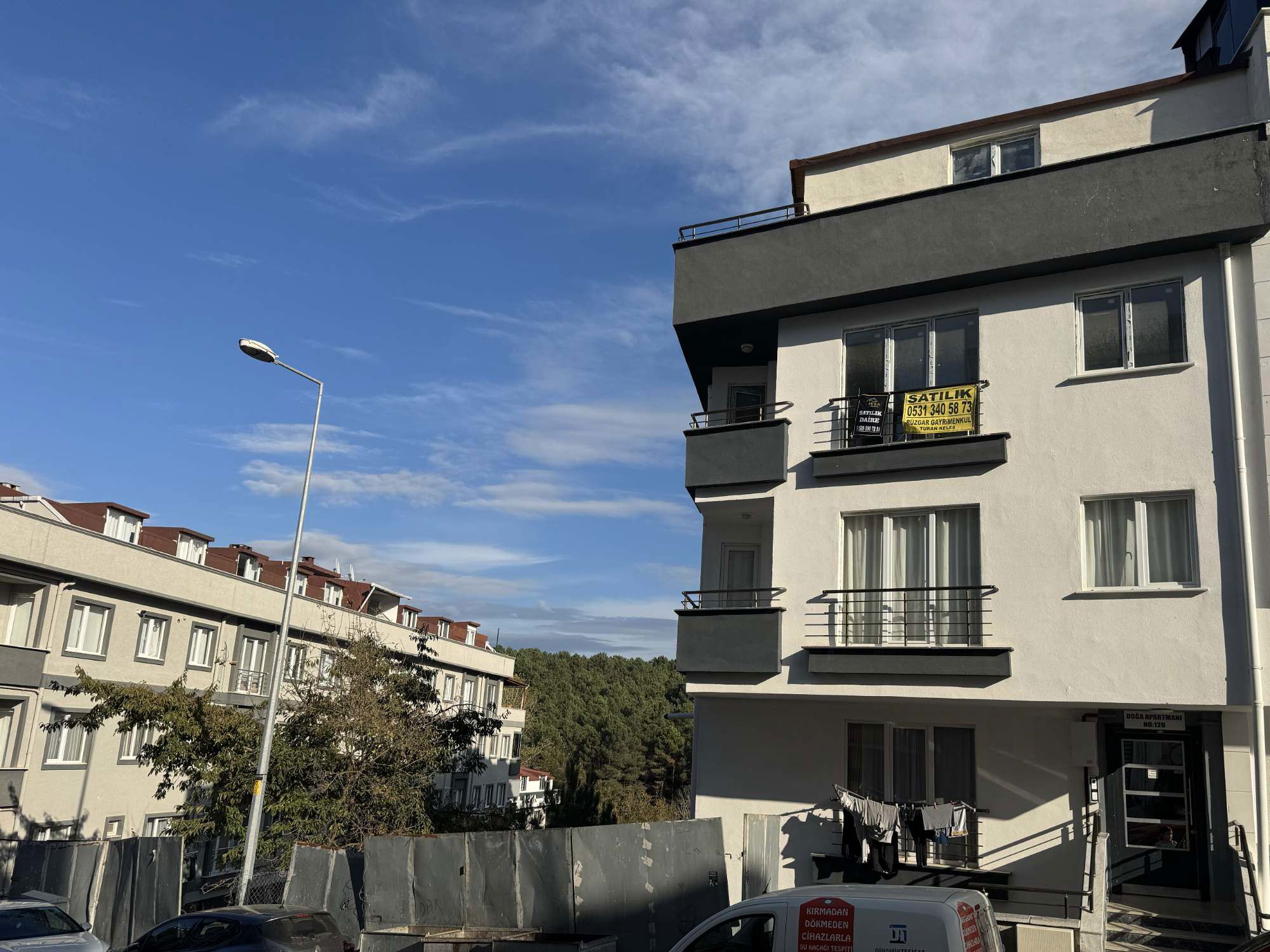 ÇEKMEKÖY MERKEZ MAH. KÖROĞLU CAD. ÜZERINDE SATILIK 2+1 DAIRE
