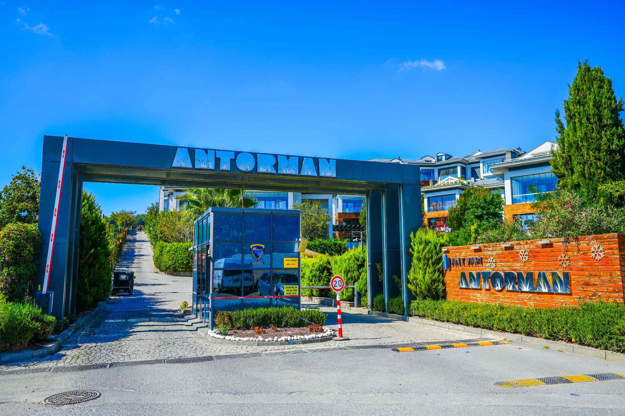 REMAX TERMİNAL OYA DOĞAN ANTORMAN SİTESİ 3+1 KİRALIK BAHÇE KATI