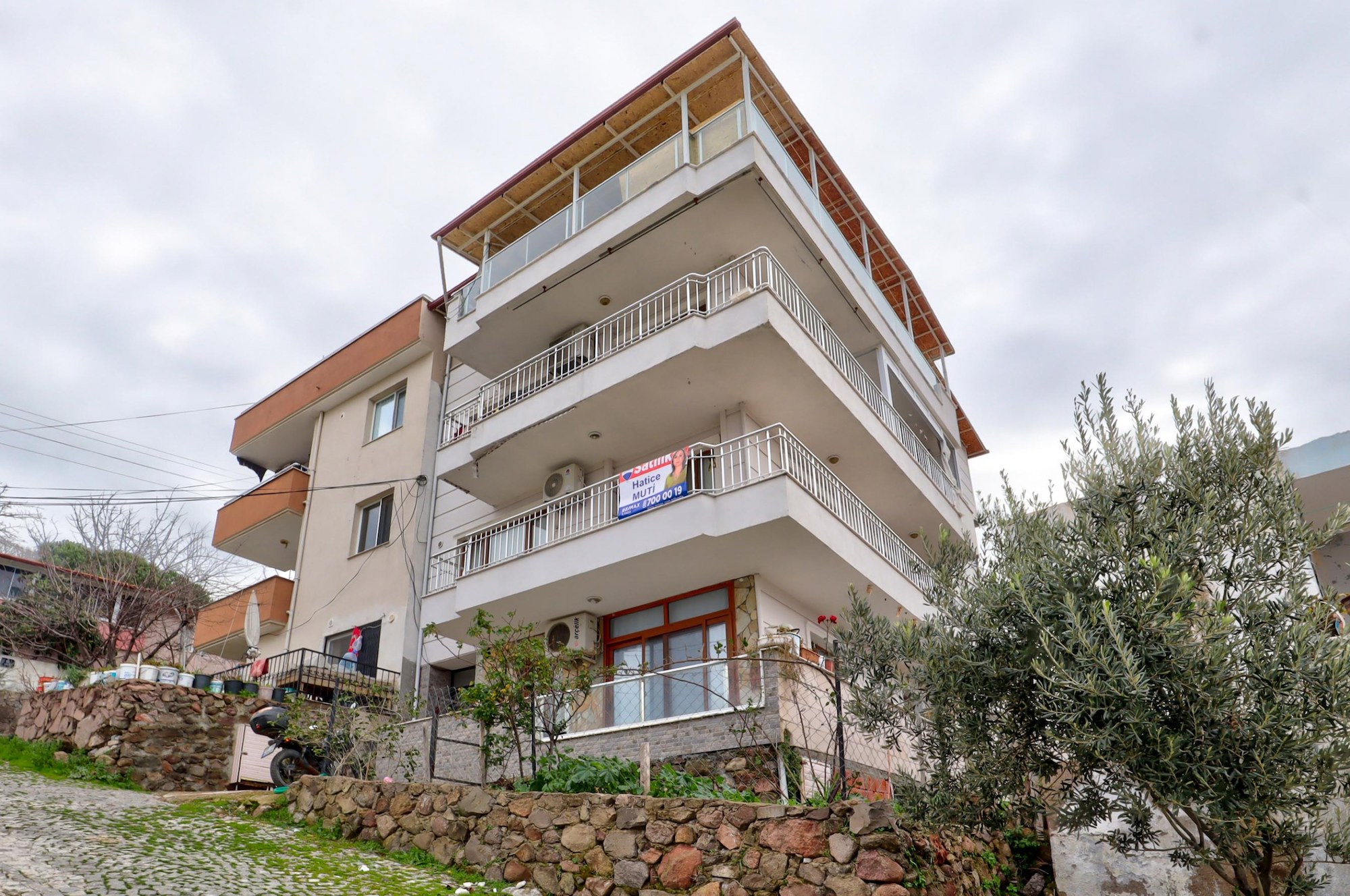 DİKİLİ İSMETPAŞA’DA FULL PANORAMİK DENİZ & ŞEHİR MANZARALI 3+1 SATILIK DAİREİLAN AÇIK