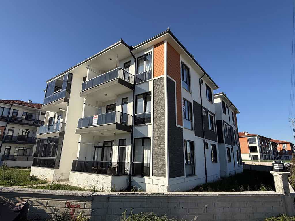 ÖMER İNAN REMAX HÜR NEVİYE MAH. 100M2 KİRALIK DAİRE