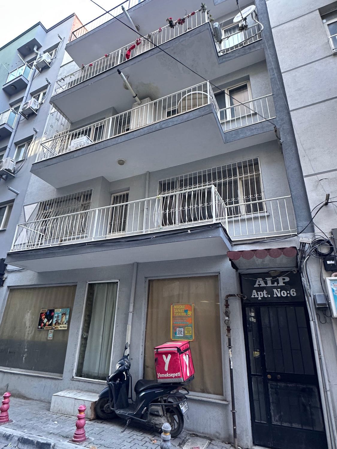 BORNOVA KÜÇÜKPARK KAZIMDIRIK MAHALLESINDE SATILIK DAIRE