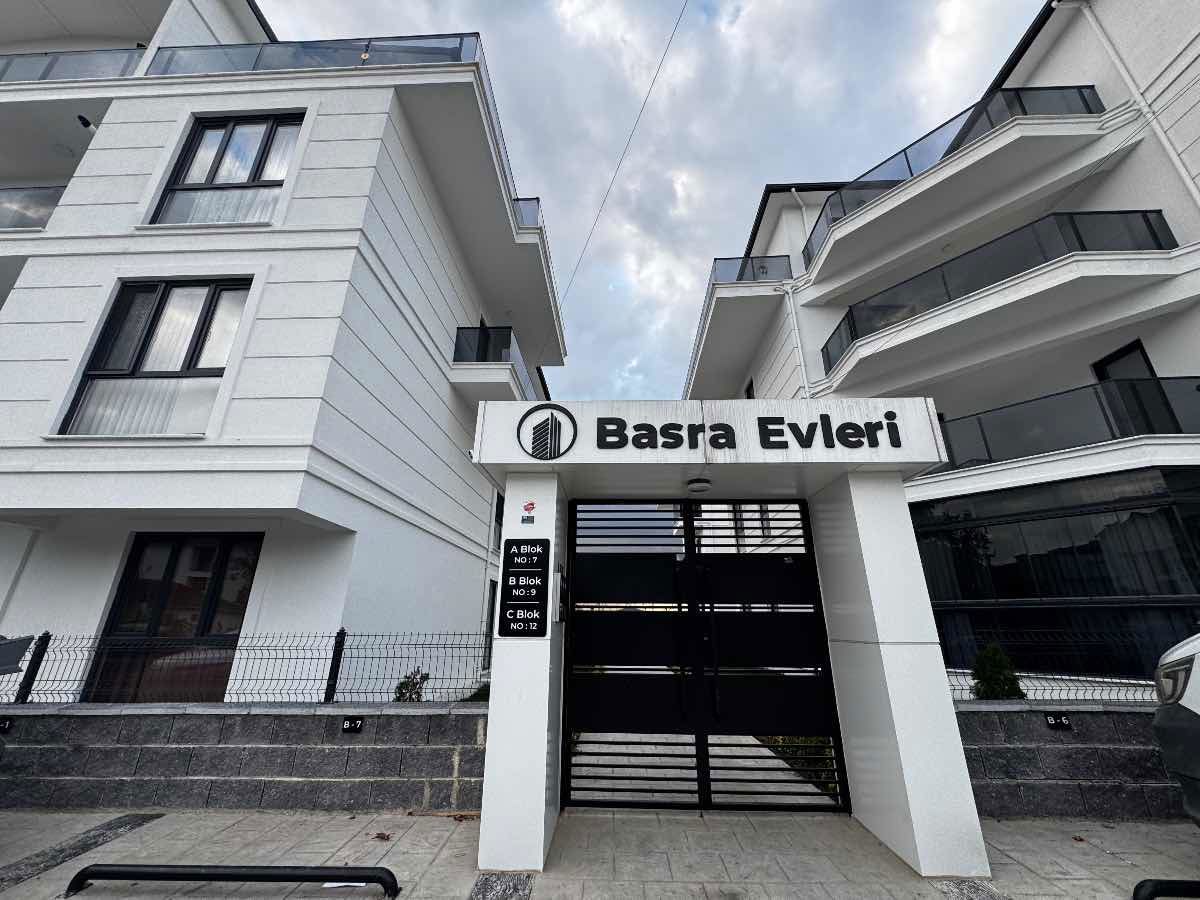 BAŞİSKELE YEŞİLYURT SİTE İÇİ ASANSÖRLÜ 115M2 ÇATI DUBLEKS