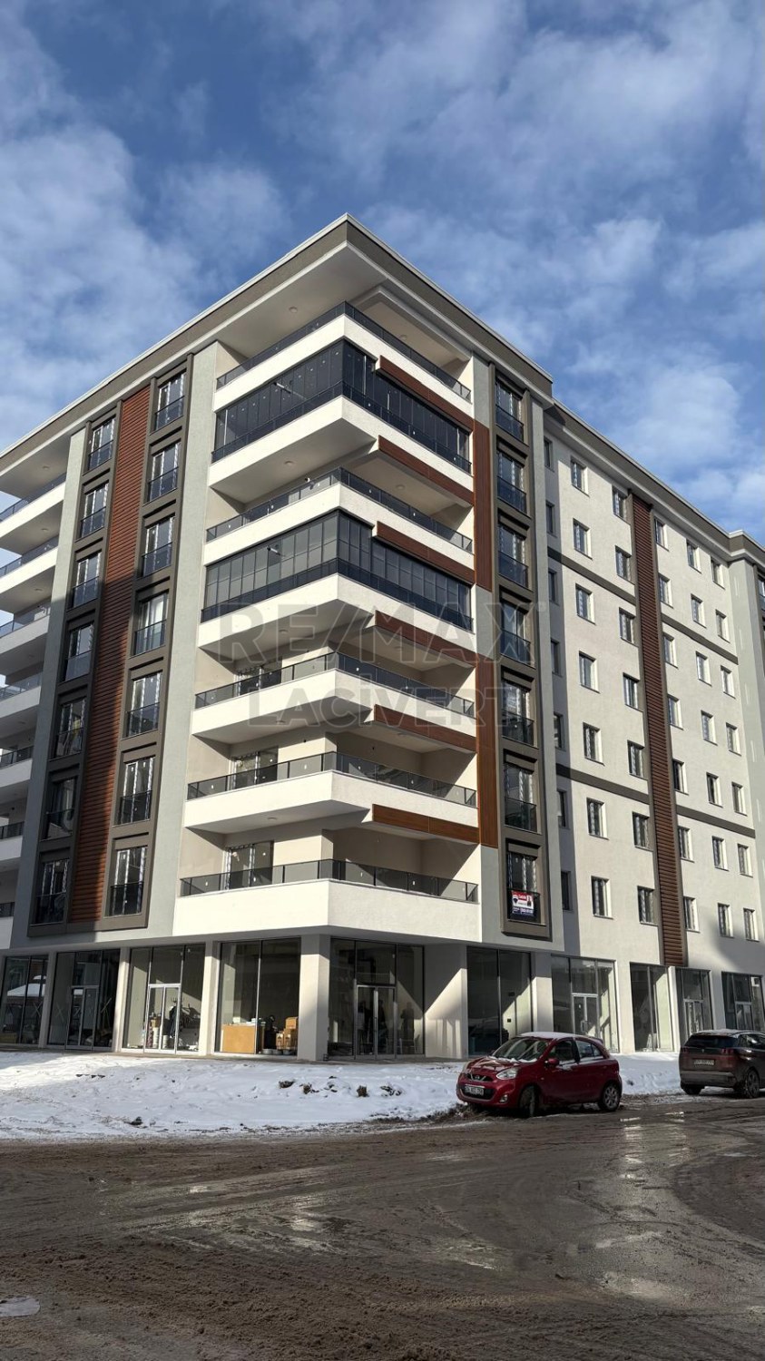 RE/MAX LACIVERT'TEN KOMBINA'DA SATILIK LÜKS 4+1 DAIRE