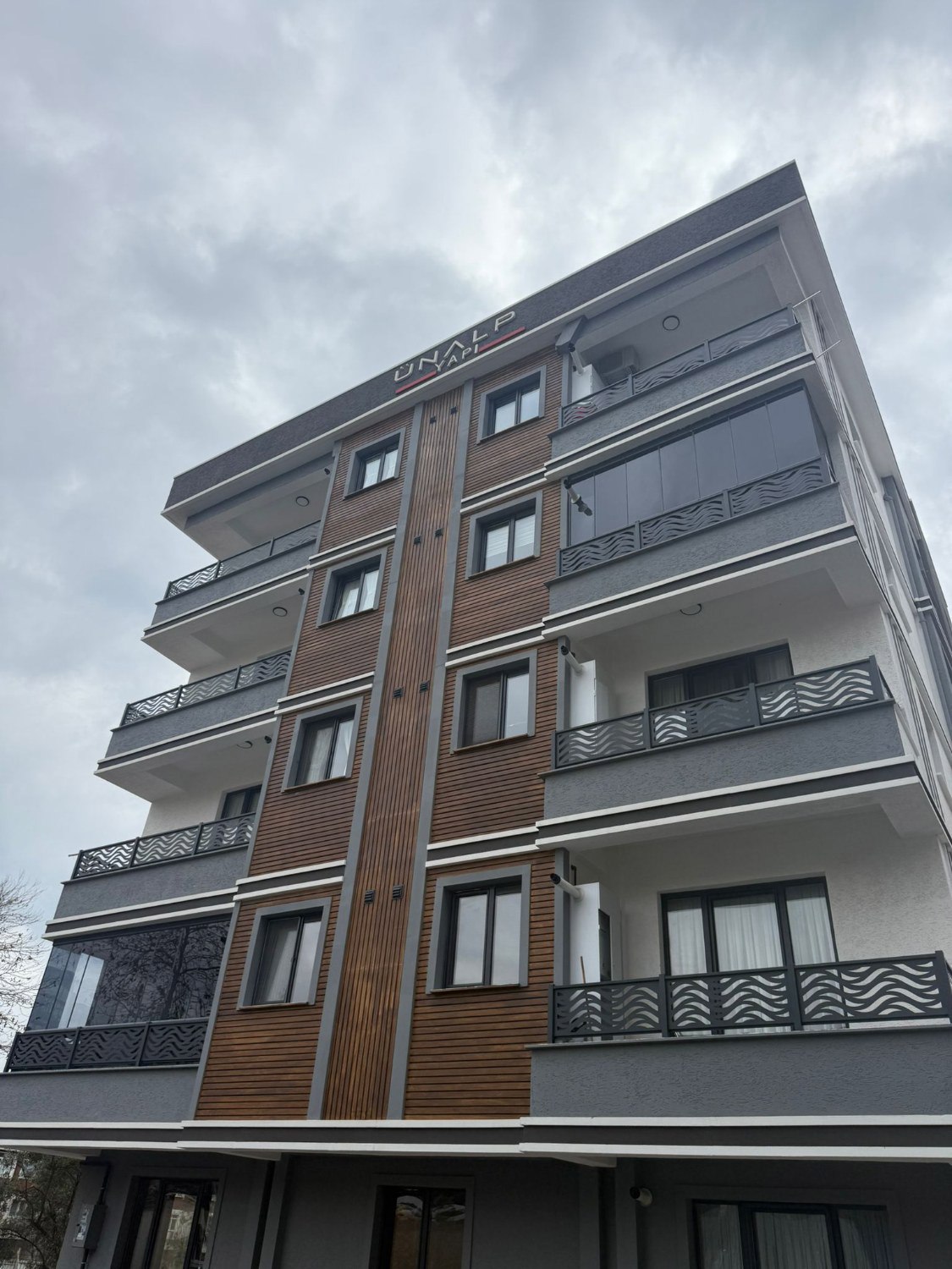 TUZLA YAYLA MAHALLESİ'NDE MERKEZİ KONUMDA KİRALIK 2+1