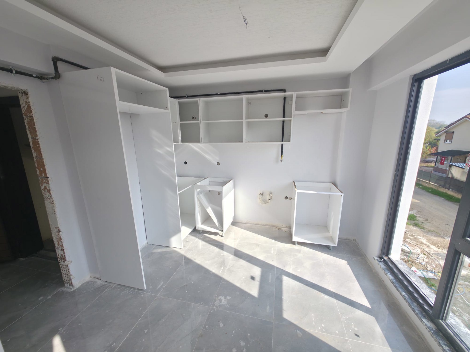 KULLAR'DA ARAKAT,GENİŞ BALKONLU,2+1 SIFIR DAİRE