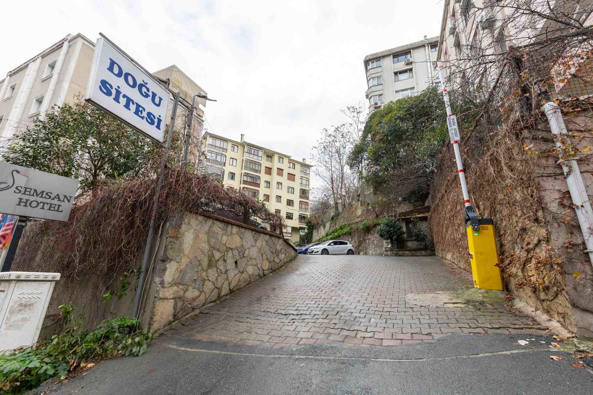 TEŞVİKİYENİN MERKEZİ LOKASYONU DOĞU SİTESİNDE 1+1 SATILIK DAİRE