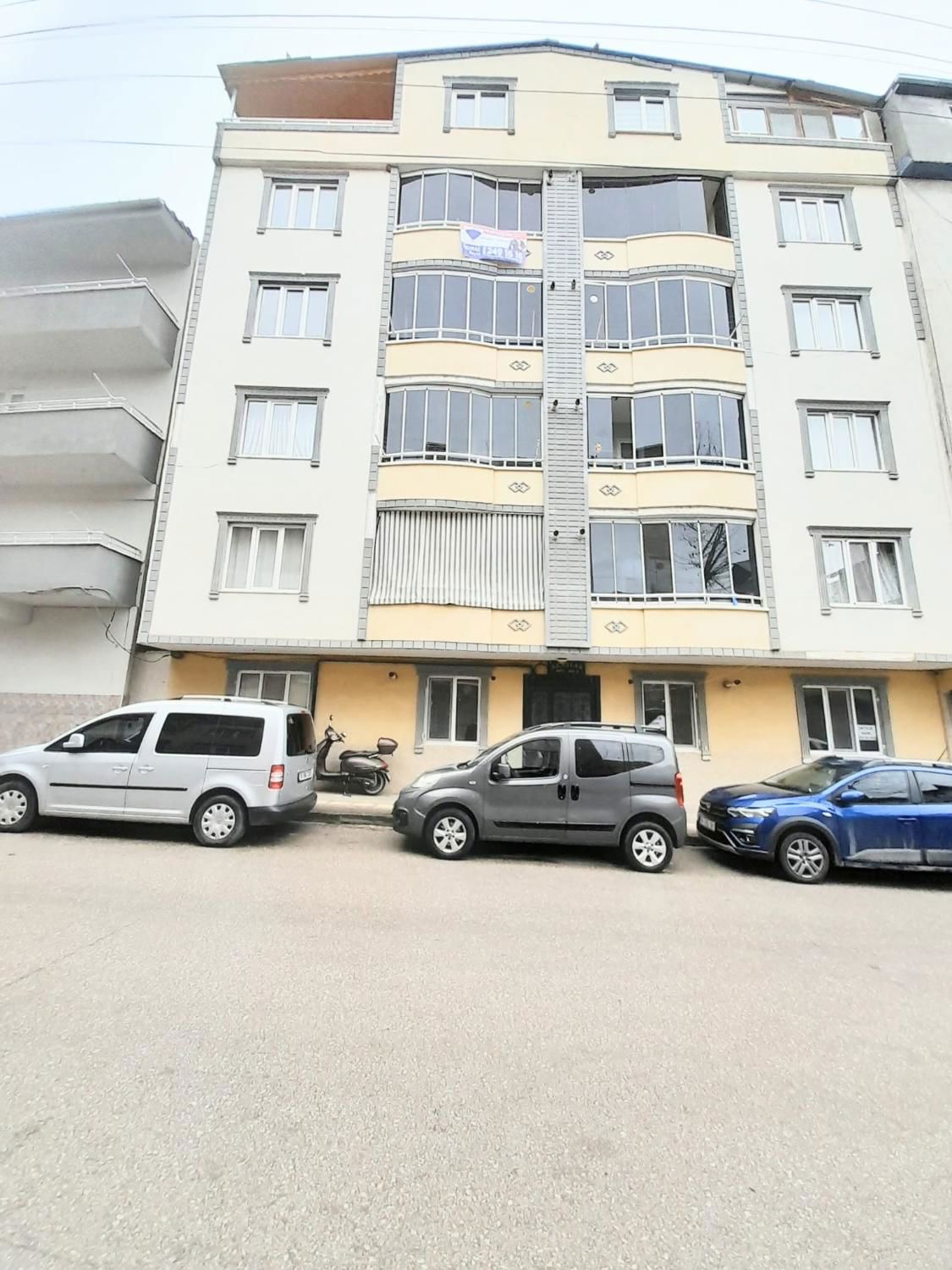 REMAX BEYAZ ORHANGAZİ'DE 5+2 GENİŞ ÇATI DUBLEKS DAİRE