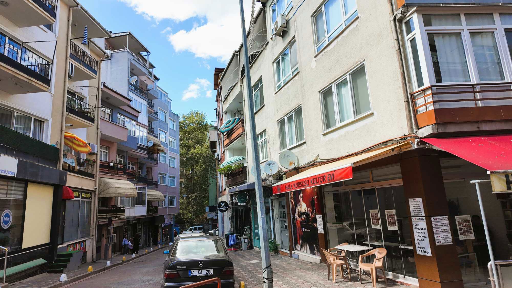 İZMİT MERKEZ 'DE FETHİYE CAD. 3+1 GENİŞ KİRALIK DAİRE
