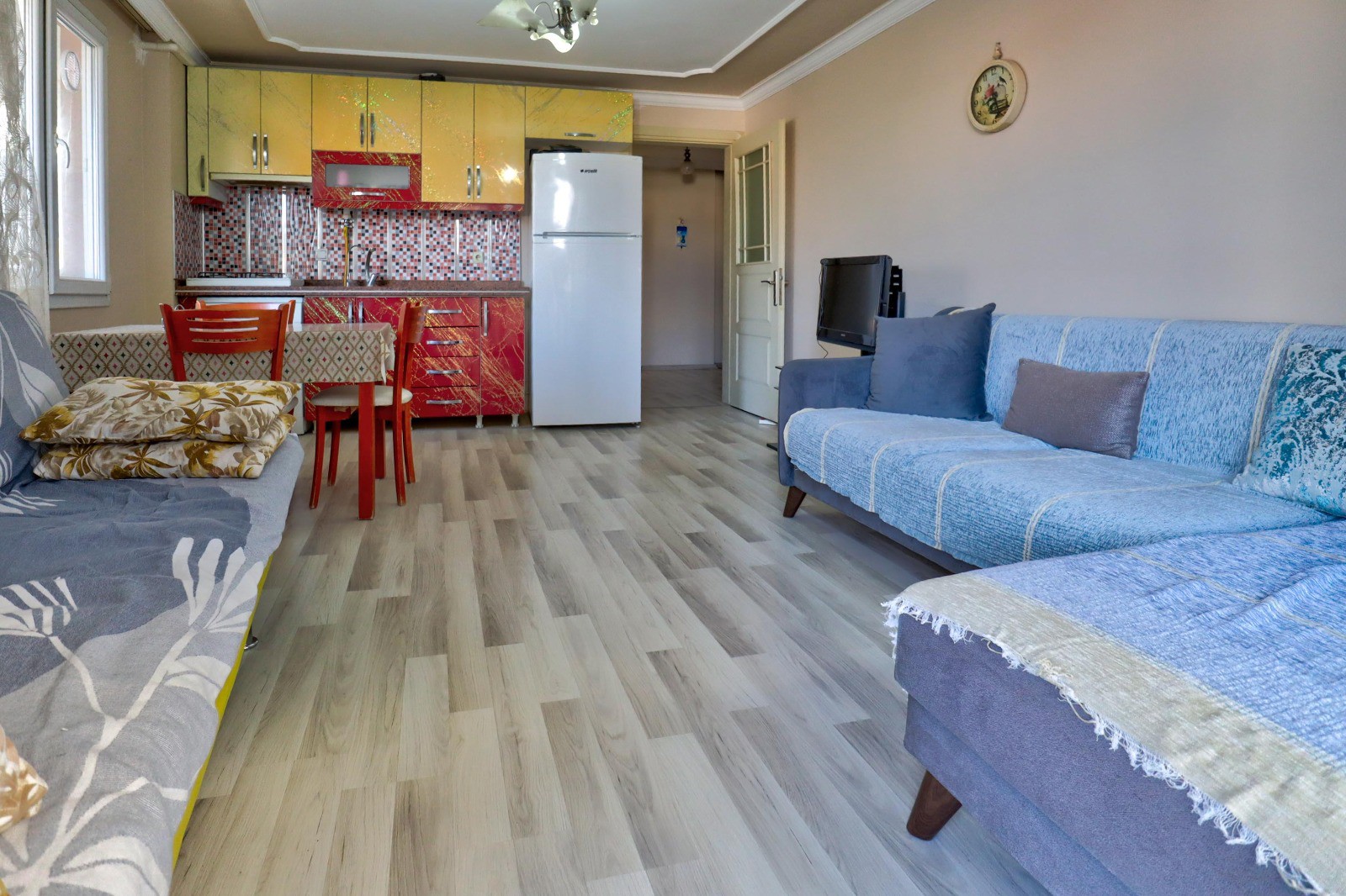SALİMBEYDE SATILIK DOĞALGAZLI, DENİZ MANZARALI, EŞYALI, OTOPARKLI, ASANSÖRLÜ 2+1 ARAKAT DAİRE