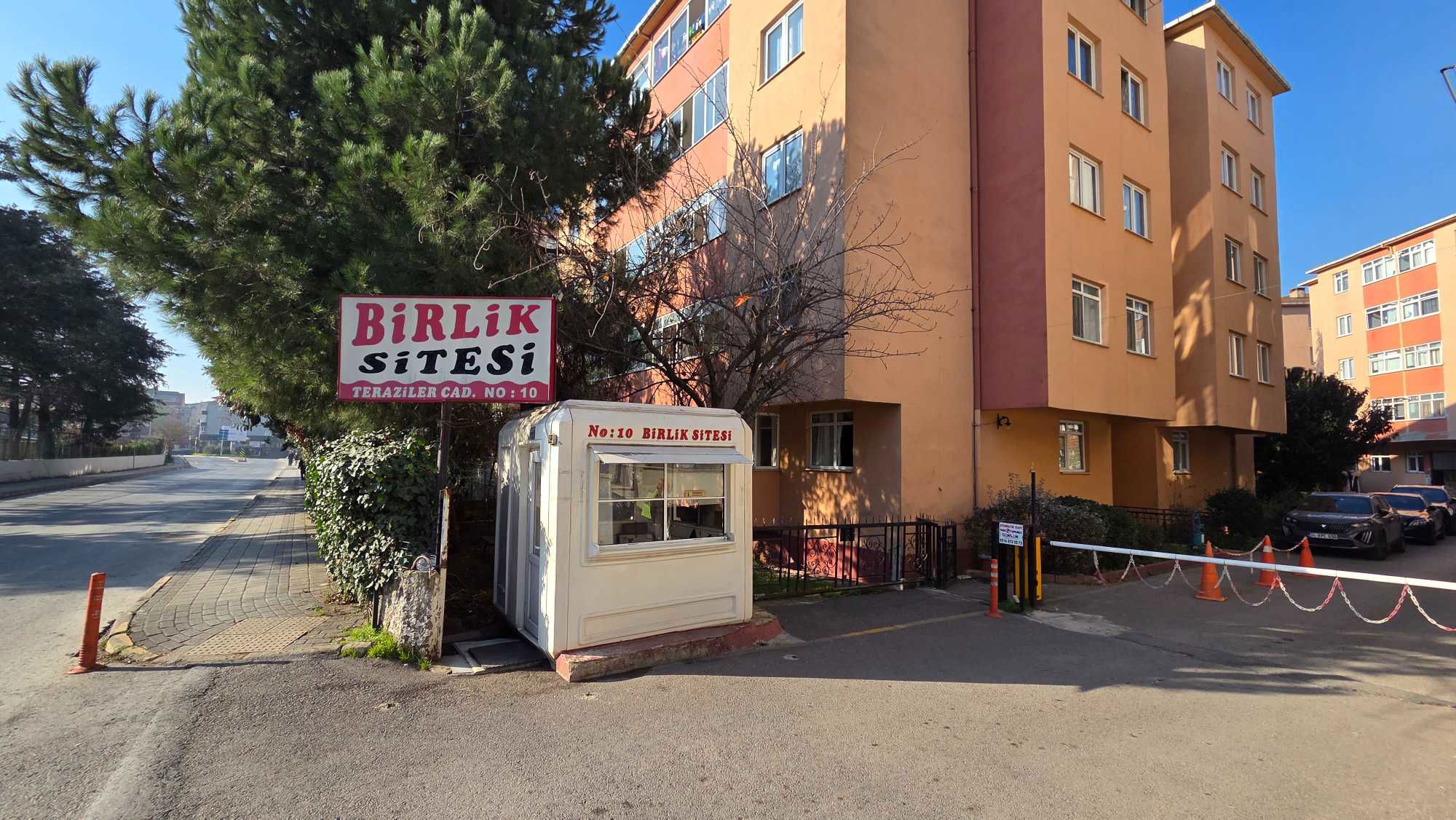 MECLIS MAHALLESI & BIRLIK SITESINDE, BALKONLU 2+1 SATILIK DAIRE