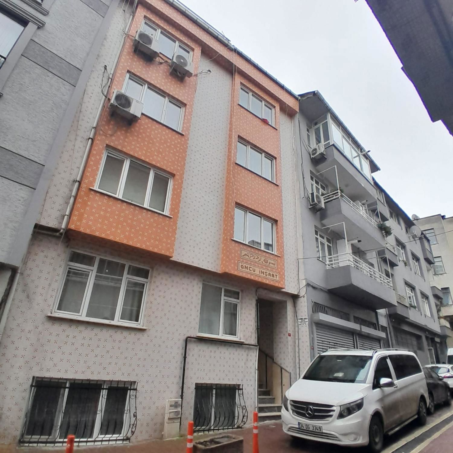 BAYRAMPAŞA'NIN GÖZDE MAHALLESİ ORTA MAHALLEDE SATILIK 2+1 DAİRE