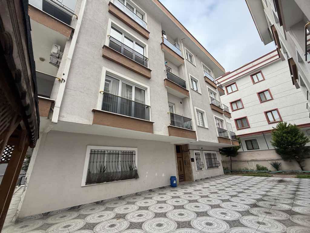 BEYLİKDÜZÜ KAVAKLI SİTE İÇİNDE KELEPİR 2+1