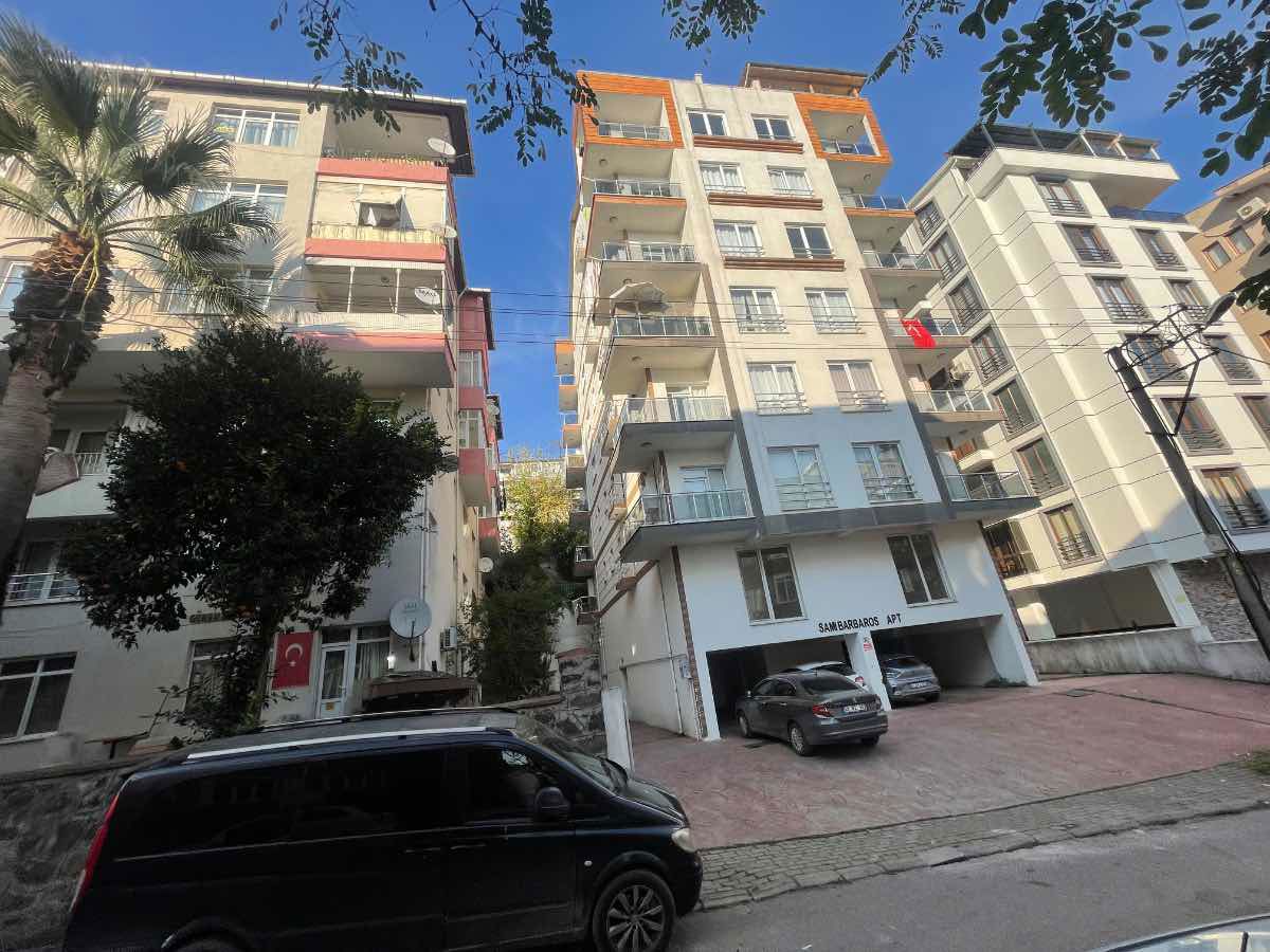 KOZLUK 4. YOLDA YENİ BİNADA ASANSÖRLÜ 2+1 ARAKAT DAİRE