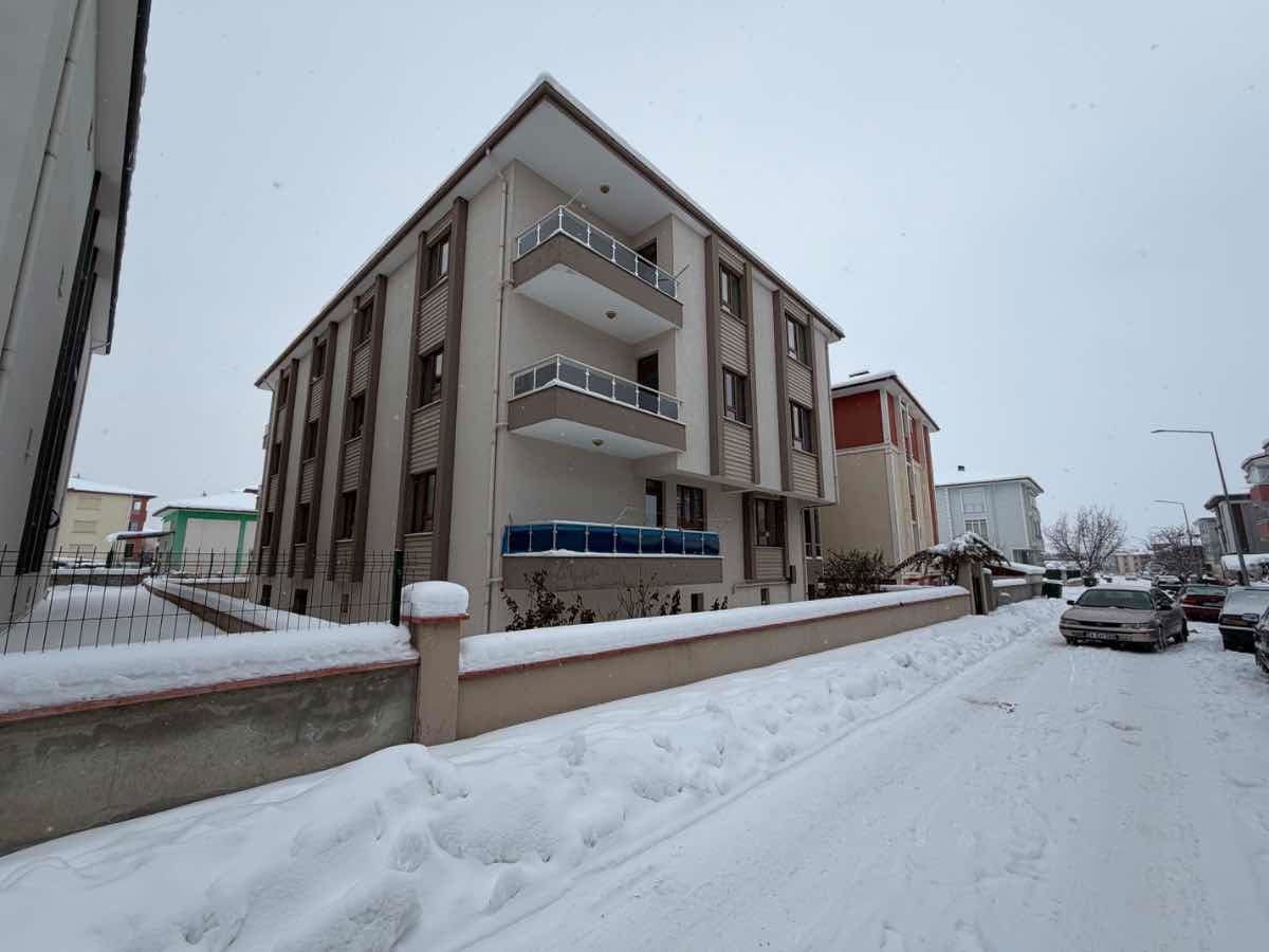 REMAX DEM DEN ERGENEKON MAHALLESİNDE 3+1 SATILIK FERAH DAİRE