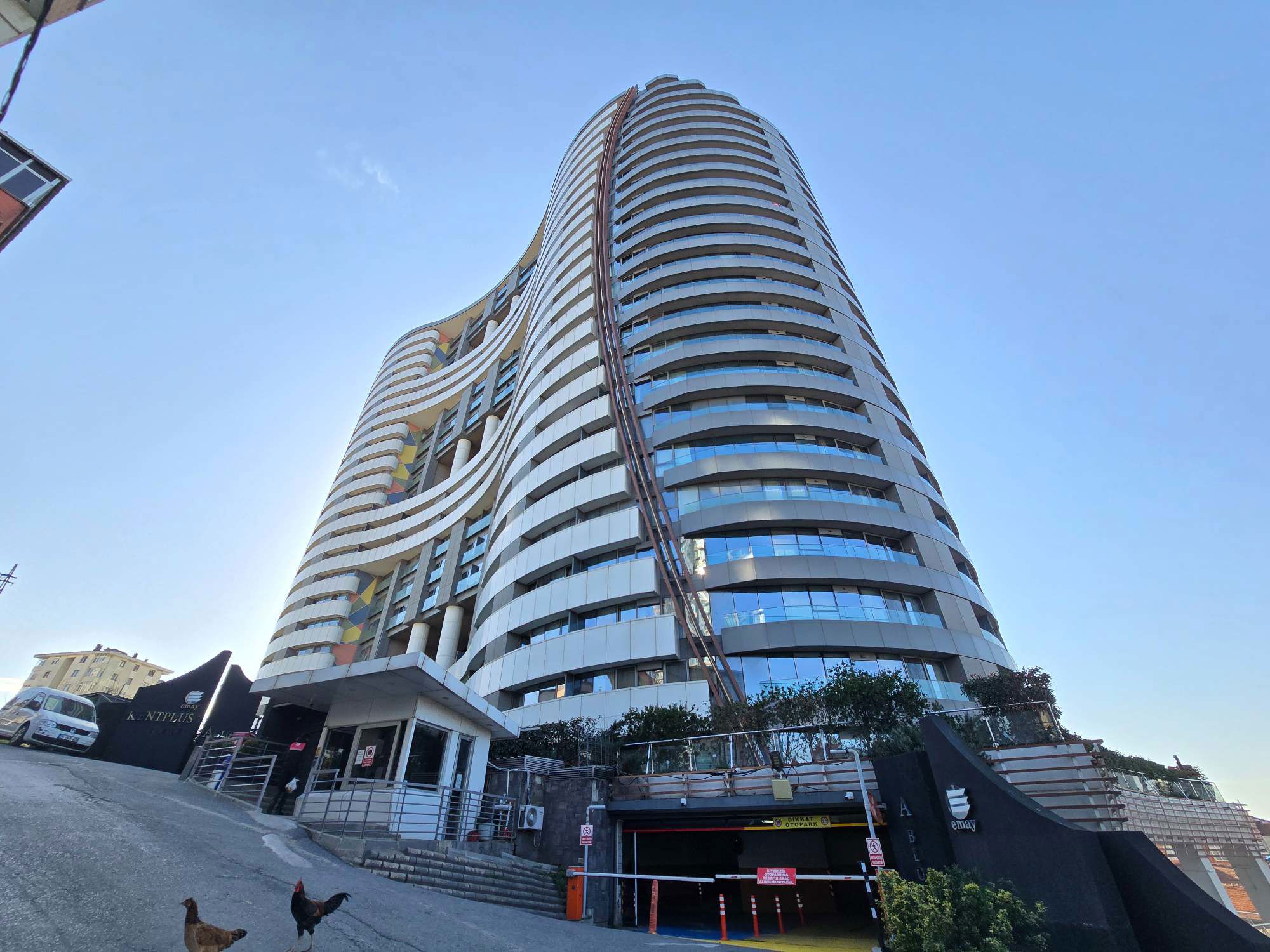 KENTPLUS'TA GENİŞ TİP YÜKSEK KAT 7/24 GÜVENLİKLİ BALKONLU 1+1