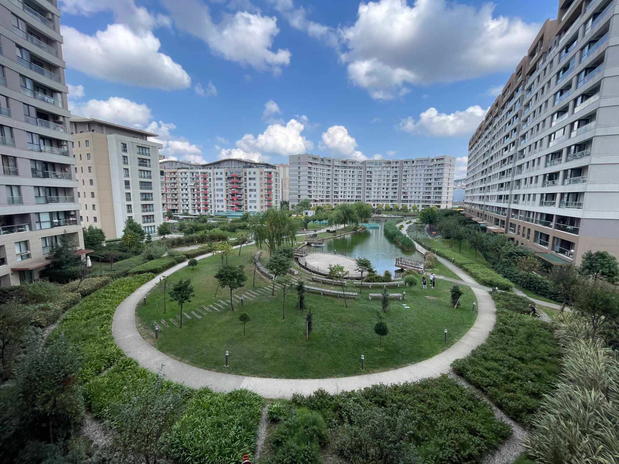 SİNPAŞ LİVA SATIŞ OFİSİ REMAX PROF SEZAİ T. KİRALIK 3+1 GÖL MAN.