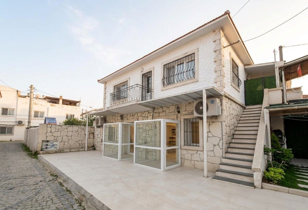 ÇEŞME MERKEZDE, MARİNAYA KOMŞU, SATILIK 1+1