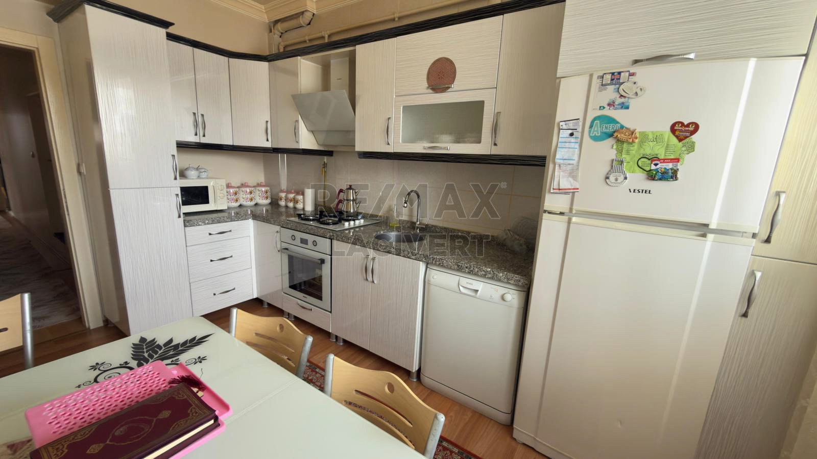 RE/MAX LACİVERT'TEN YILDIZKENT'TE SATILIK 3+1 DAİRE