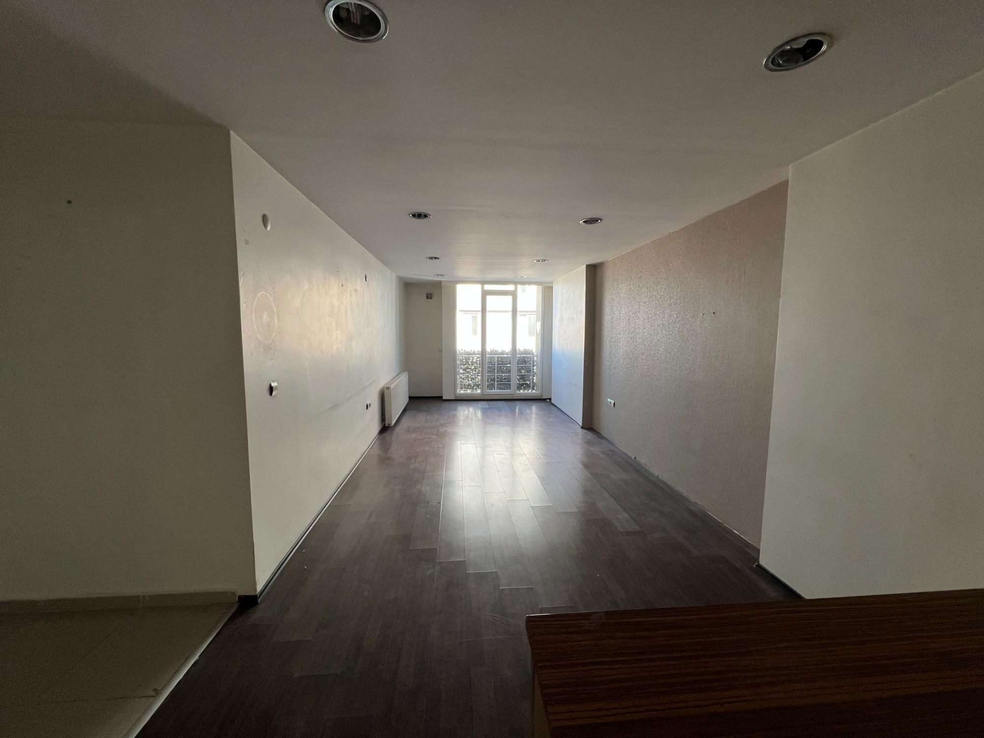METROBÜSE YAKIN SİTE İÇİNDE ARA KAT MERKEZİ KONUM SATILIK 2+1 DAİRE