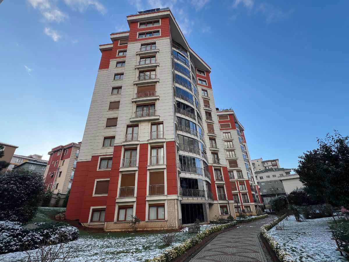 ÜMRANİYE KASRI LENA SİTESİNDE GENİŞ 3+1 BALKONLU KİRALIK DAİRE