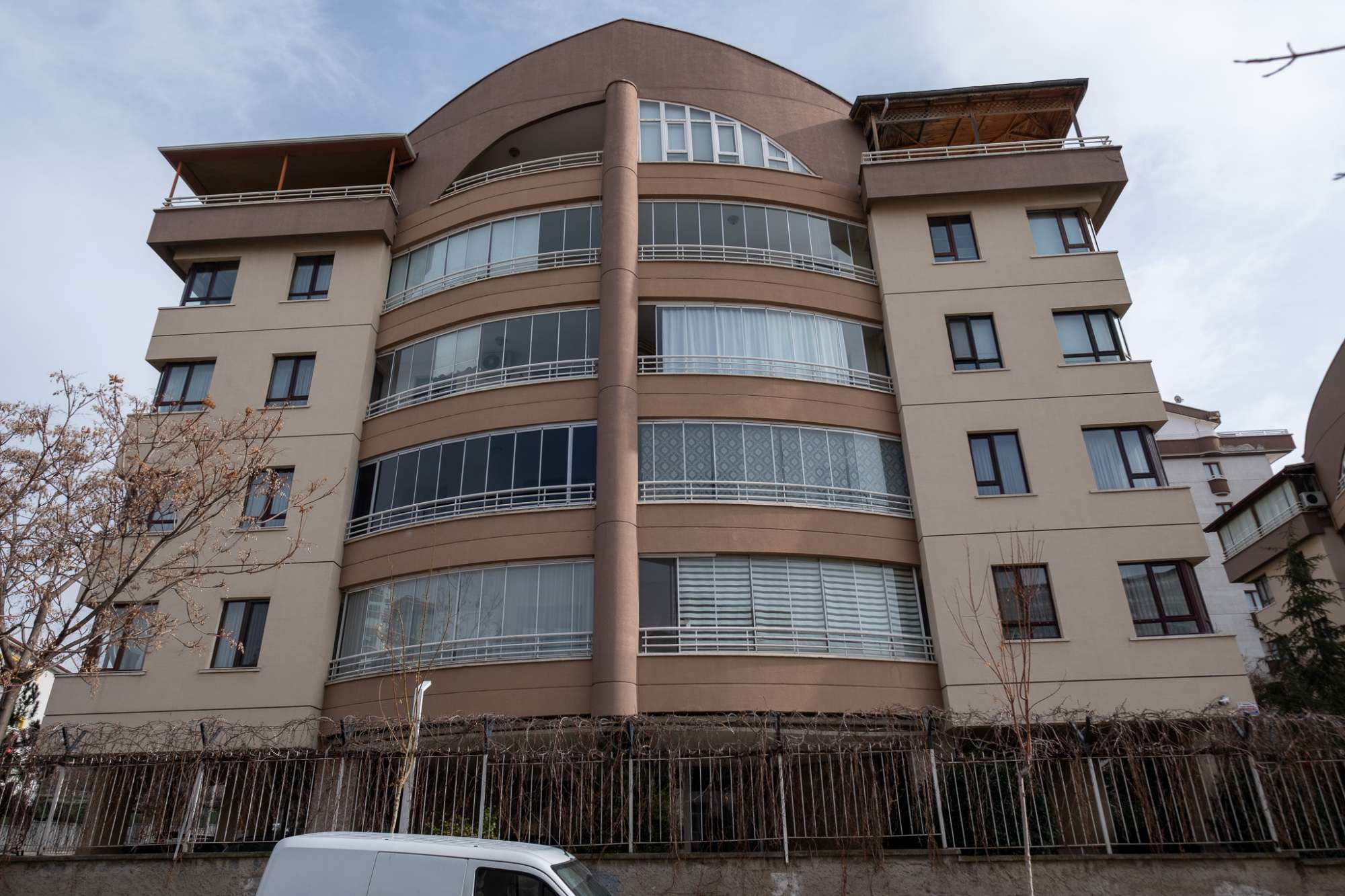 KEÇIÖRENIN EN TERCIH EDILEN SEMTINDE 4+1 GÜVENLIKLI SITE IÇINDE GENIŞ DAIREMIZ SATIŞTA