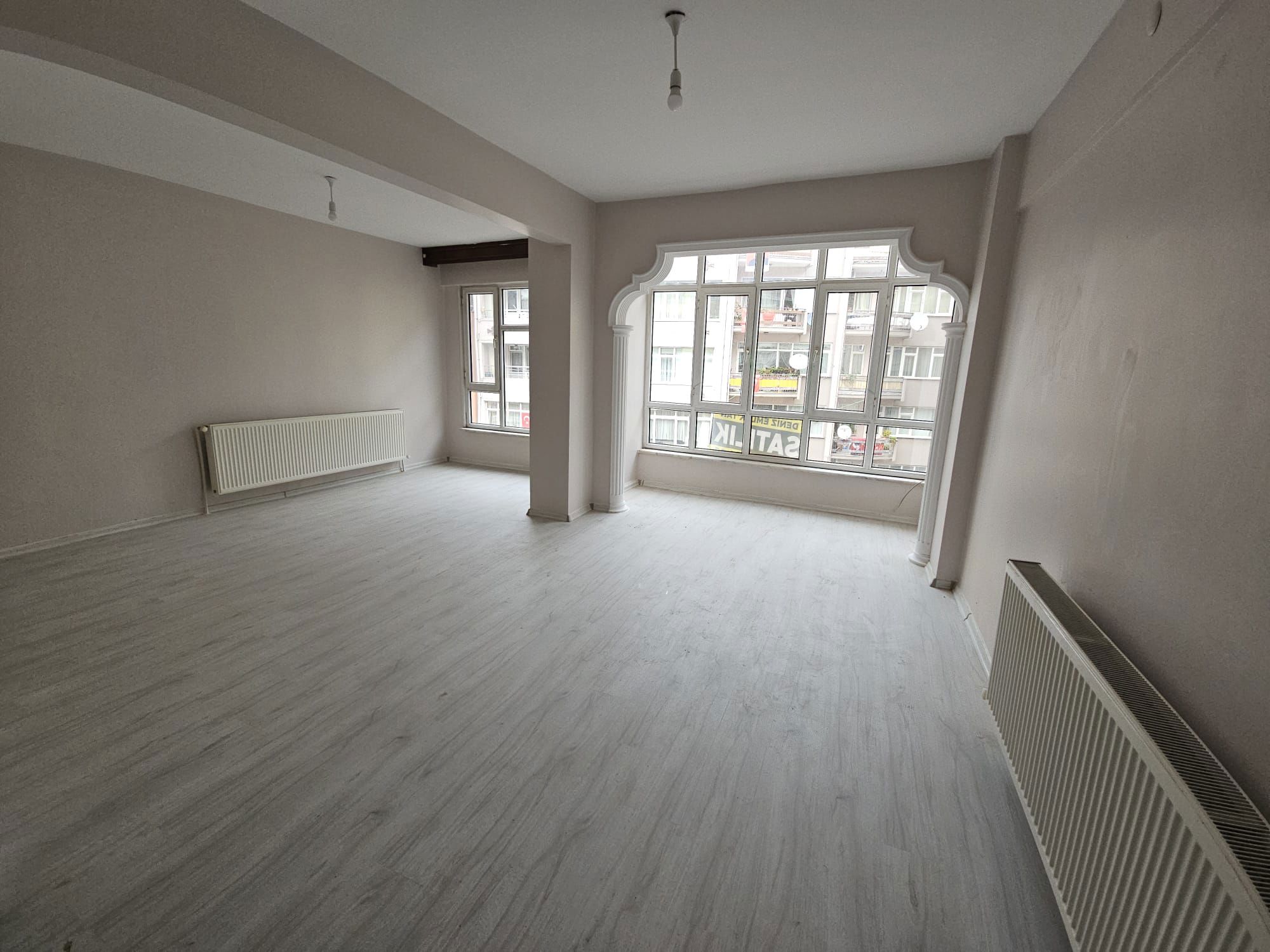 RE/MAX DREAM'DEN KARABAŞ MAH. İSTİKLAL CAD. ARA KAT 2+1 SATILIK