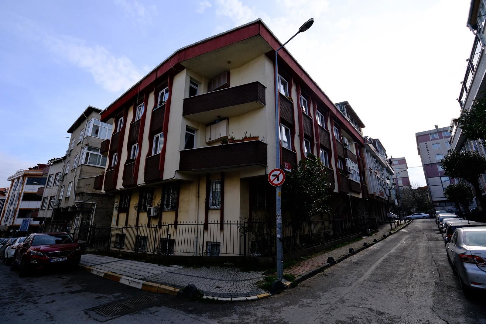 SEFAKÖY İNÖNÜ MAHALLESINDE OTOPARKLI SATILIK 2+1 DAIRE
