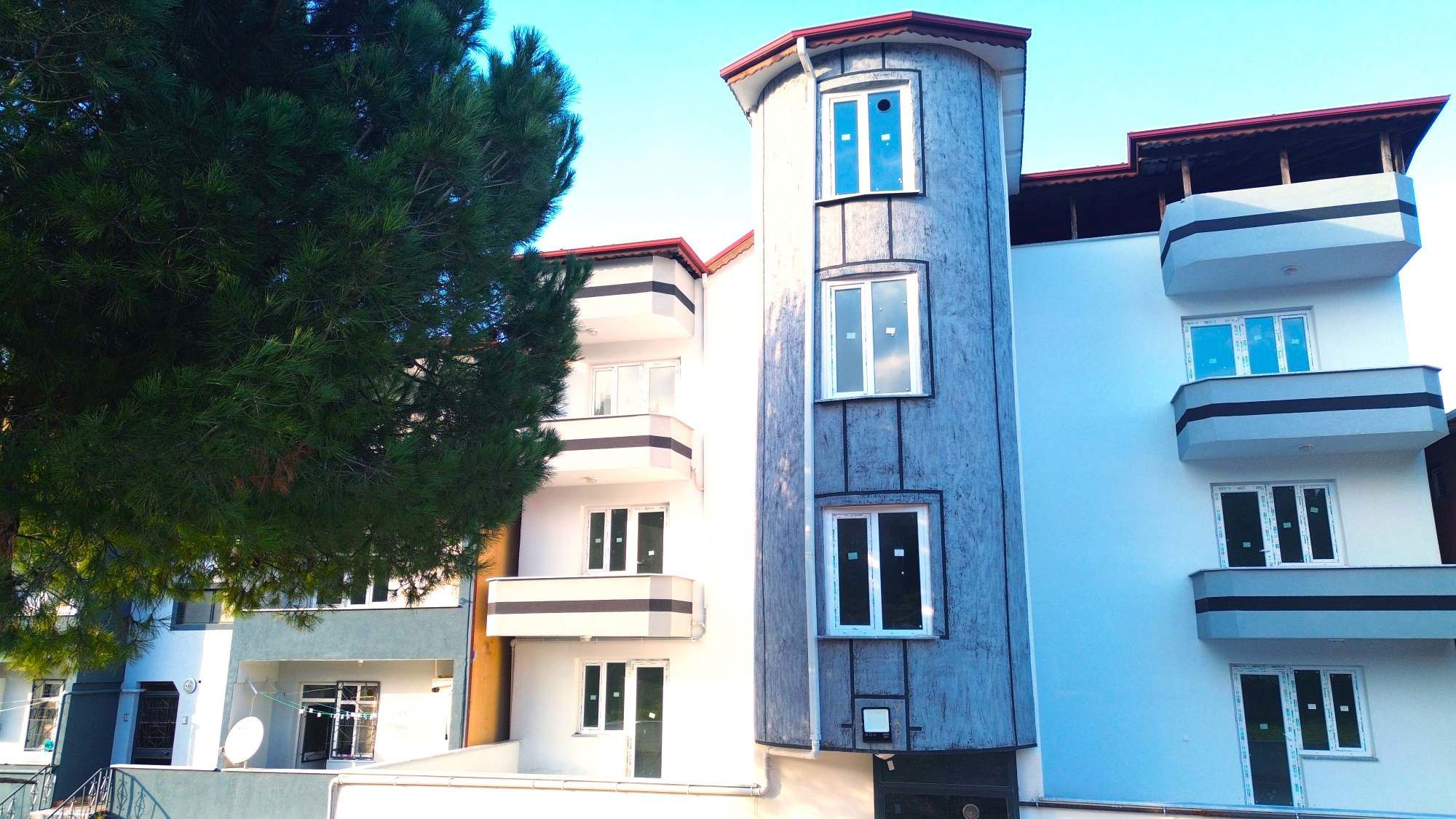 REMAX MAVI RIDVAN GEDİKTEN FERİZLİ İNÖNÜ MAHALLESİNDE 2+1 KİRALIK  DAİRE