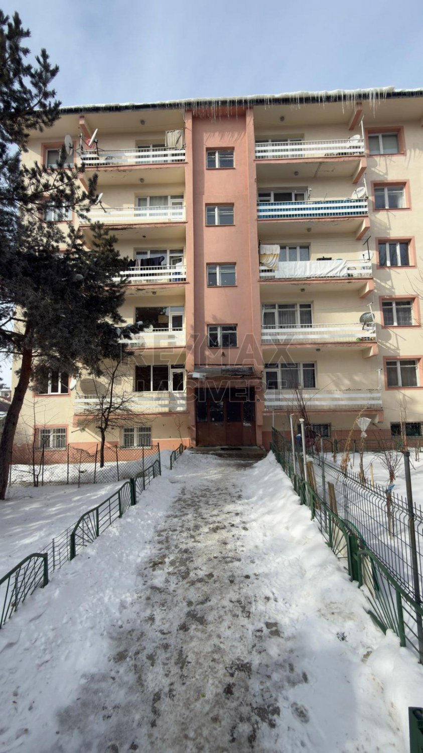 RE/MAX LACIVERT'TEN YENIŞEHIRDE IÇI YAPILI 3+1 SATILIK DAIRE