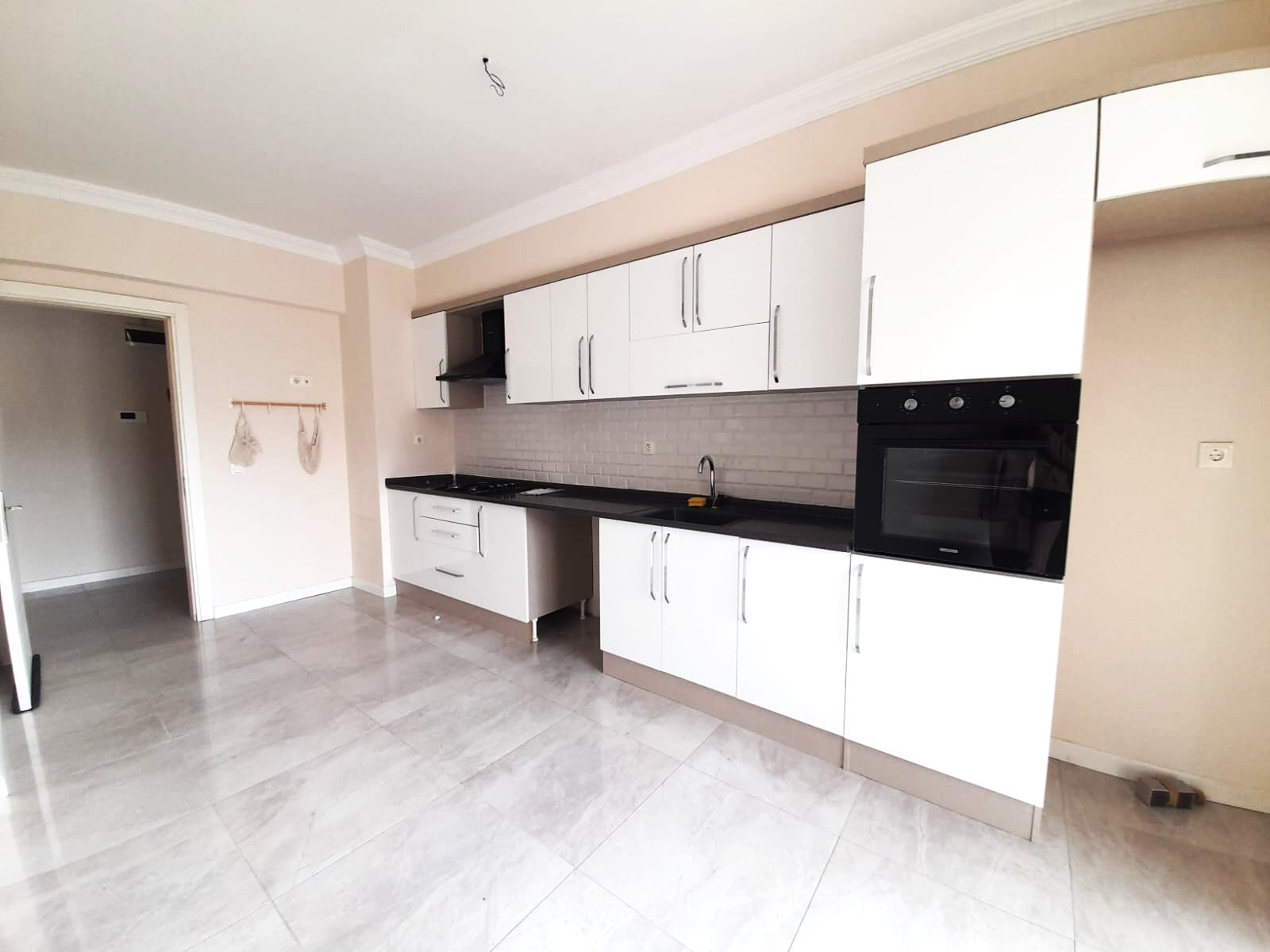 RE/MAX İNCİ'DEN SINDIRGI SİTE İÇİNDE FERAH VE GENİŞ SATILIK 3+1 DAİRE