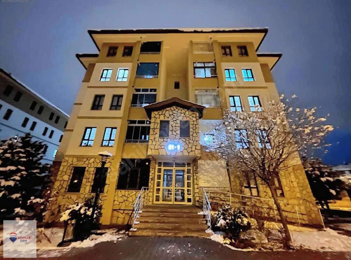 REMAX DEM'DEN KAVAKYOLU 3. ETAPTA KİRACILI ARA KAT DAİRE